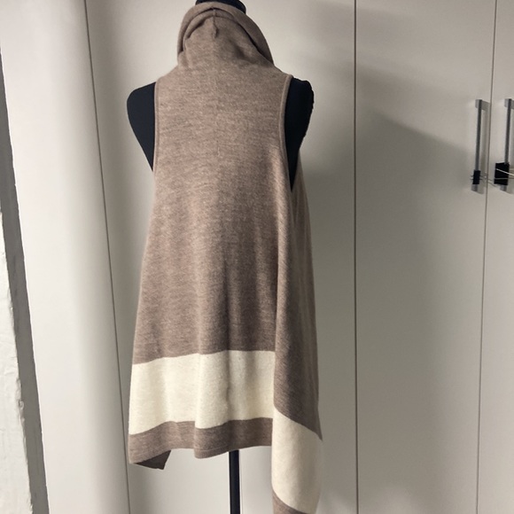 Etcetera E3 Wool Vest - Picture 2 of 5